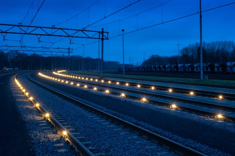 overzicht-op-de-werkplek-langs-het-spoor