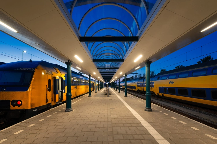 spoorstaafverlichting-staat-nu-in-de-ovs-railpuck-ligt-al-in-het-spoor