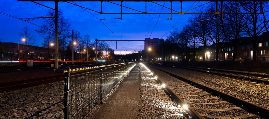 compact-aangebracht-langs-het-spoor-image